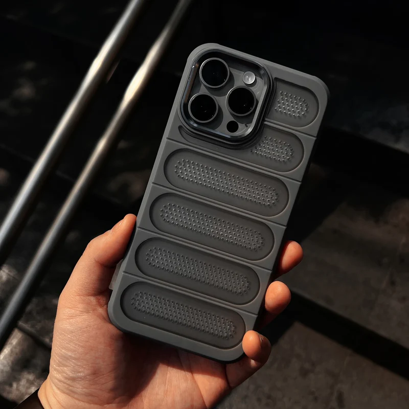 ArmaHeatDissipationCaseiPhoneThree-Egypt.com_3_aa6a7322-5148-450b-bdae-09766476af7b.webp Arma Heat Dissipation Case iPhone 15 Pro Max - الصورة 1