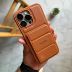 ⁦جراب 15 برو ماكس LTD مصنوع من الجلد مع حامل ومحفظة MagSafe⁩ - الصورة ⁦8⁩