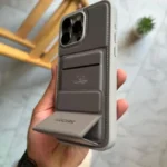 ⁦جراب 15 برو ماكس LTD مصنوع من الجلد مع حامل ومحفظة MagSafe⁩ - الصورة ⁦3⁩